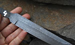 Differences between damask steel and tool steel Difference between damask knives and Damascus steel