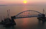 On the bridge in the Crimea, the installation of an automobile arch begins next to the span for trains. Why are there different arches of the Crimean bridge?